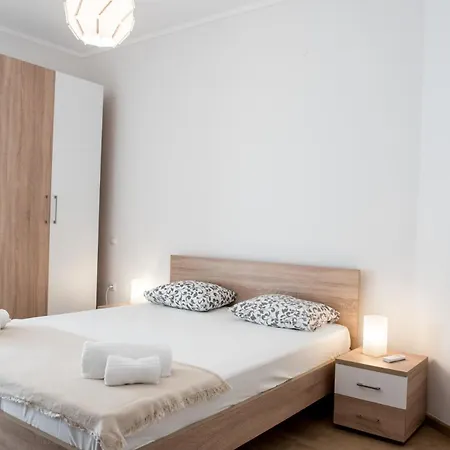 Apartment Spacious Family With Large Terrace - Center, Quiet Area