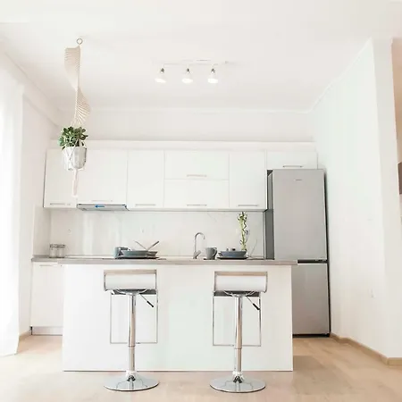 Spacious Family With Large Terrace - Center, Quiet Area Διαμέρισμα *