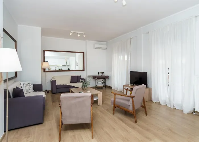 Spacious Family Apartment With Large Terrace - City Center, Quiet Area * 테살로니키
